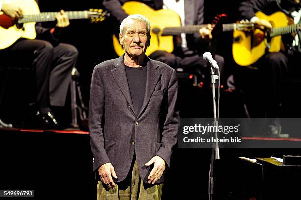 Paolo Conte - der italienische Liedermacher, Chansonsaenger, Jazzmusiker und Komponist bei einem Konzert im CCH - Congress Centrum Hamburg.