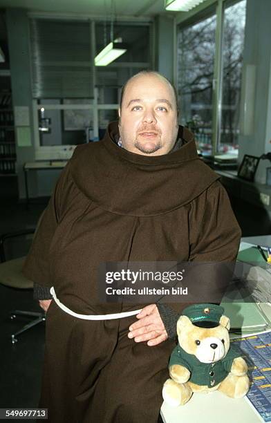 Schauspieler, Comedian und Moderator Dirk Bach als Mönch in der ZDF-Serie der kleine Mönch