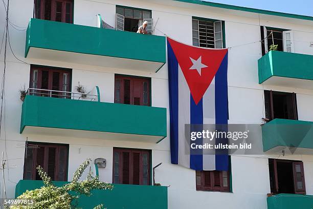 Cuba; Havanna: Patriotismus am Wohnhaus.