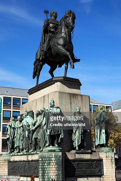 Cologne Heumarkt, memorial to King Frederick William III of Prussia, equestrian statue by Gustav Blaeser