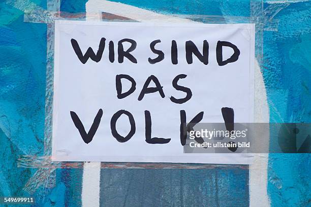 Berlin : Ehemaliger Mauerstreifen an der Spree - Proteste an der Berliner East Side Gallery gegen das geplante Vorhaben von Hochhaus-Investor Maik...