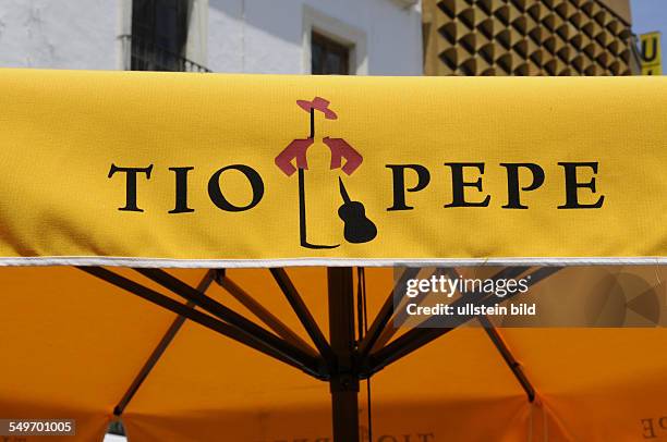 Werbeschrift Tio Pepe an einem Sonnenschirm, in Jerez de la Frontera