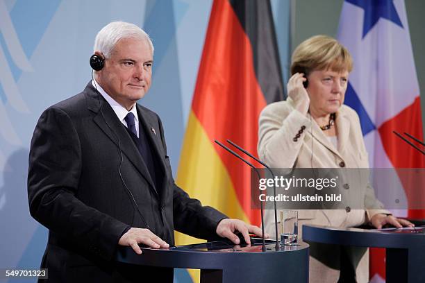 Besuch von Ricardo Martinelli, Staatspräsident der Republik Panama, in Berlin: Angela Merkel und Martinelli bei der gemeinsamen Abgabe einer Erklärung