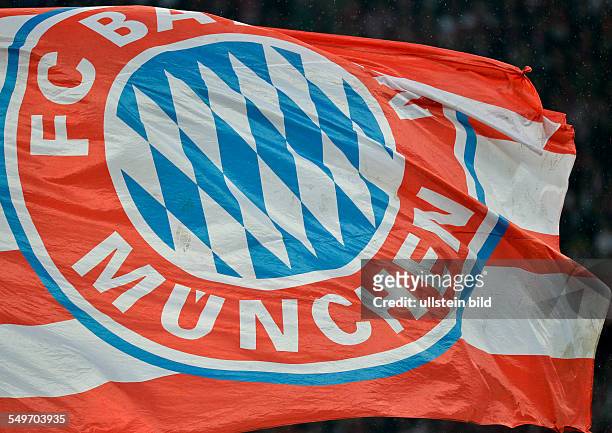 Halbfinale, Saison 2012/2013 - Fahnen werden im Fanblock und auf dem Rasen geschwenkt waehrend dem DFB Halbfinalspiel FC Bayern Muenchen gegen VFL...