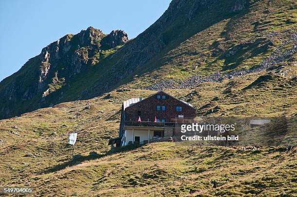 Die Edelhütte in 2238 Meter Höhe oberhalb von Mayrhofen in den Zillertaler Alpen in Österreich. In der Hütte befindet sich ein Gasthof und...