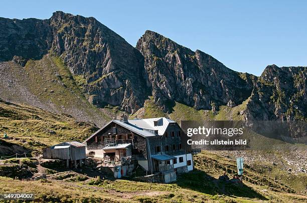 Die Edelhütte in 2238 Meter Höhe oberhalb von Mayrhofen in den Zillertaler Alpen in Österreich. In der Hütte befindet sich ein Gasthof und...