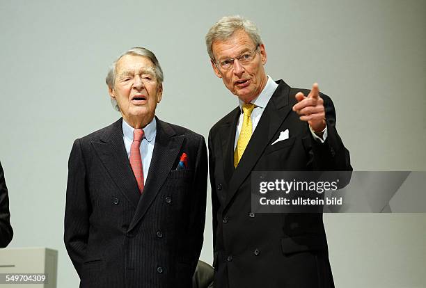 Shareholder meeting of ThyssenKrupp AG : Berthold BEITZ , Honorable Head of Supervisory Board , and Gerhard CROMME , Head of Supervisory Board