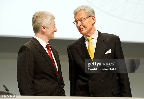 Shareholder meeting of ThyssenKrupp AG : Heinrich HIESINGER , CEO , and Gerhard CROMME , Head of Supervisory Board