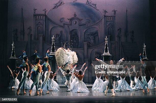 Scene from the ballet "The Snow Queen" with Alexandre de la Caffiniere and Christine Camillo in the Deutsche Oper, Berlin ; - stage director: Ray Bana