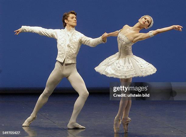 'George Balanchine Ballet Night' in the Deutsche Oper, Berlin, with music by Tchaikovsky and Stravinsky ; - choreographer: George Balanchine -...