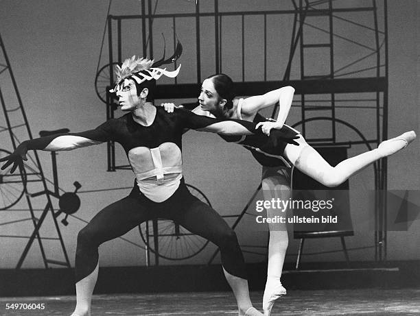 Marcia Haydee and John Neumeier in the ballet 'Oiseaux Exotiques', a production by the Staatstheater Stuttgart