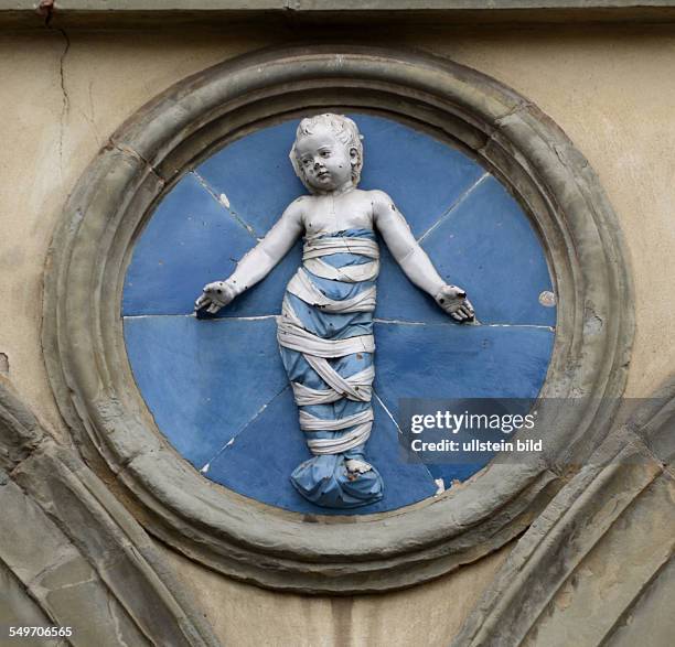 Bambino, Findelkind, in Bänder gewickelter Säugling, Terracottafiguren von Kleinkindern von Andrea Della Robbia, Ospedale degli Innocenti,...