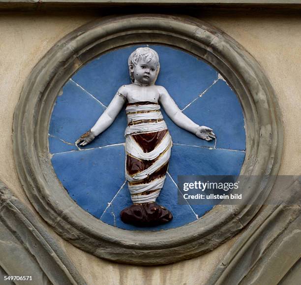 Bambino, Findelkind, in Bänder gewickelter Säugling, Terracottafiguren von Kleinkindern von Andrea Della Robbia, Ospedale degli Innocenti,...