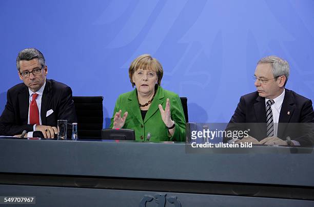 Berlin, Bundeskanzleramt, Presseunterrichtung nach dem Gespräch der Bundeskanzlerin Merkel mit zentralen Akteuren der Energiewende: Ulrich Grillo,...