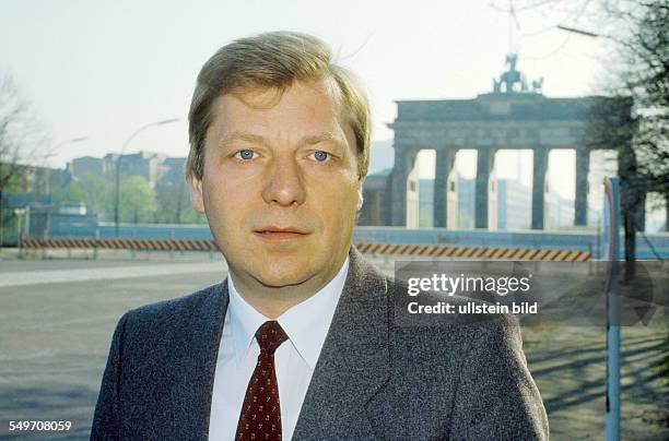 German politician Mayor of Berlin 1984-89 and the reunited Berlin 1991-2001 in front of the Brandenburg Gate