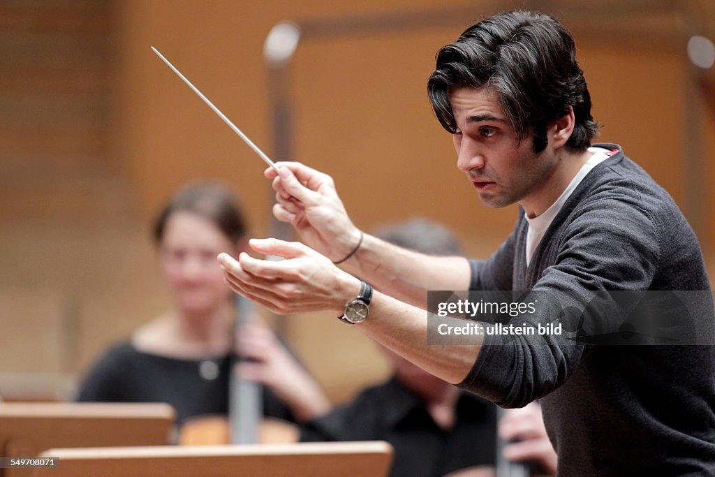 David Afkham leitet die Academy of St. Martin in the Fields... News