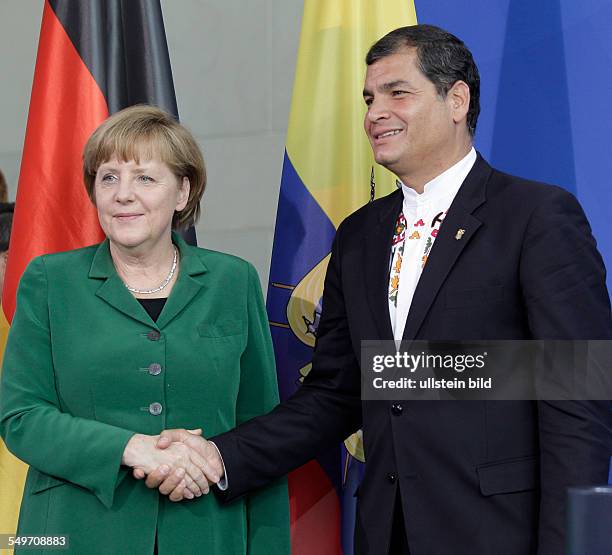 Berlin, Bundeskanzleramt, Besuch von Rafael Correa Delgado, Präsident der Republik Ecuador: Rafael Correa Delgado und Bundeskanzlerin Angela Merkel...