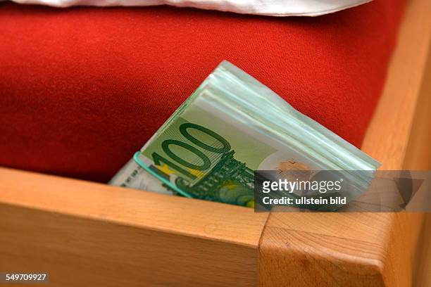 17 photos et images de Geld Verstecken - Getty Images
