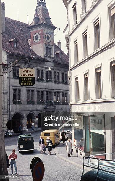 Ca. 1958, Lausanne, Rathaus am Place de la Palud, Schild des Cafe du Grütli