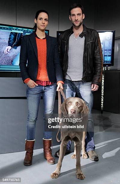 Berlin, Fototermin am Set des neuen RTL-Movie "Mantrailer", Liane Forestieri, Matthias Weidenhöfer, Spürhund Finn