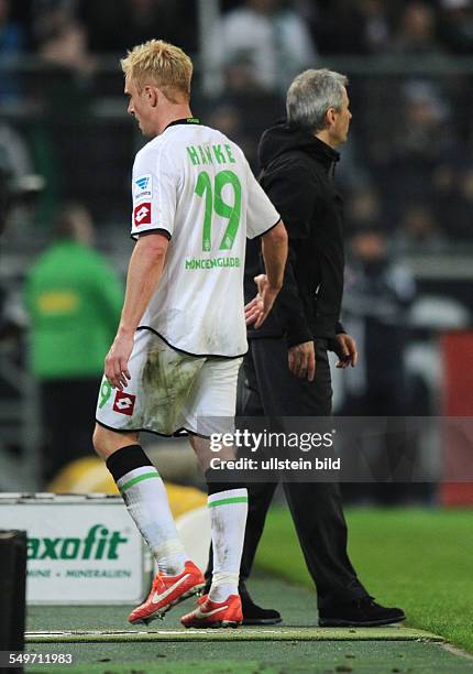 Fussball, Saison 2012-2013, 1. Bundesliga, 30. Spieltag, Borussia Mönchengladbach - FC Augsburg 1-0, Mike Hanke , li., und Trainer Lucien Favre