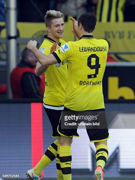 Fussball, Saison 2012-2013, 1. Bundesliga, 30. Spieltag, Borussia Dortmund - FSV Mainz 05, Jubel Robert Lewandowski , re., und Marco Reus