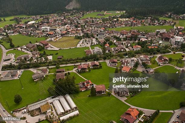 Mayrhofen ist eine Marktgemeinde mit 3830 Einwohnern im Zillertal und gehört zum Bezirk Schwaz in Tirol . Die Gemeinde liegt im hinteren Zillertal...