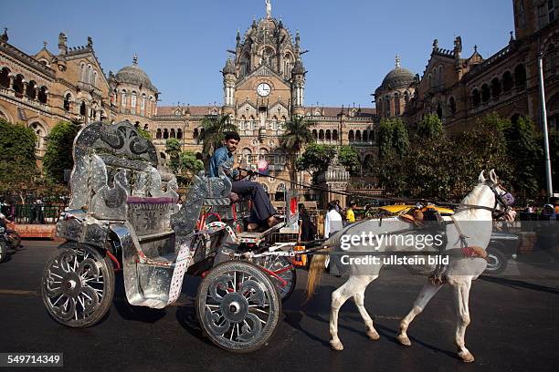 Vor dem CHHATRAPATI SHVAJI TERMINUS