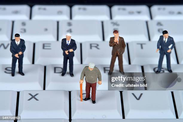 Symbolfoto, Miniaturfiguren, Tastatur, Computer