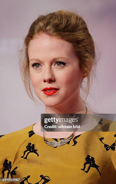 Red Carpet der SAT.1-Premiere zu "Die Tore der Welt" in Berlin: Zoe Boyle