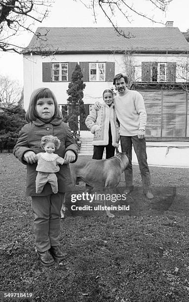Götz George mit Efefrau Loni von Friedl und Tochter Tanja