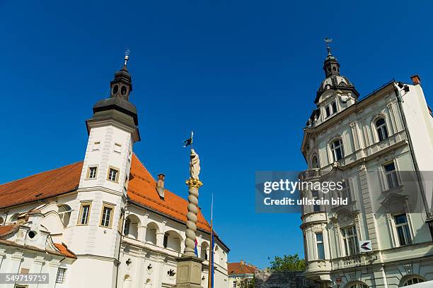 Stadtansicht von Maribor, Marburg, Reiseziel in Slowenien, Europa, li. Das Stadtschloss