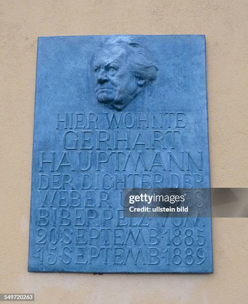 Hier wohnte Gerhart-Hauptmann 1885-1889 Gedenktafel am Gerhart-Hauptmann-Museum Erkner
