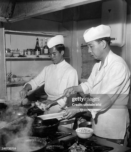 Berlin, chinesische Köche in einem Restaurant - 1961