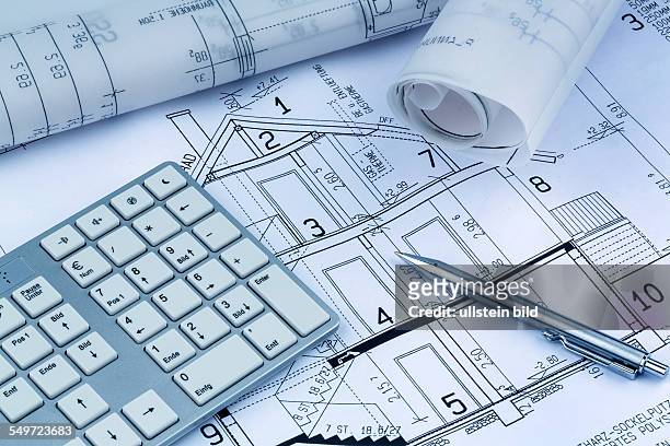 Ein Bauplan eines Architekten für den Bau eines neuen Wohnhauses. Symbolfoto für Finanzierung und Planung eines neuen Hauses.