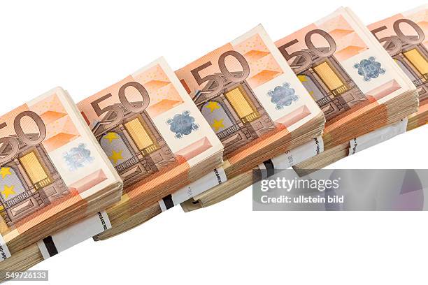 Stapel von vielen fünfzig Euro-Geldscheinen. Symbolfoto für Geld, Reichtum, Gewinn und Ausgaben