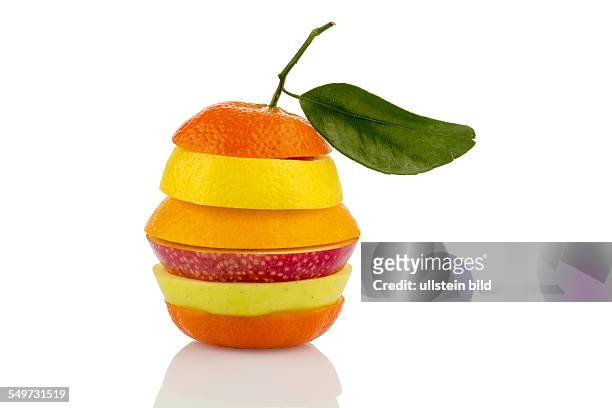 Mehrere verschiedene Scheiben von frischen Früchten mit vielen Vitaminen