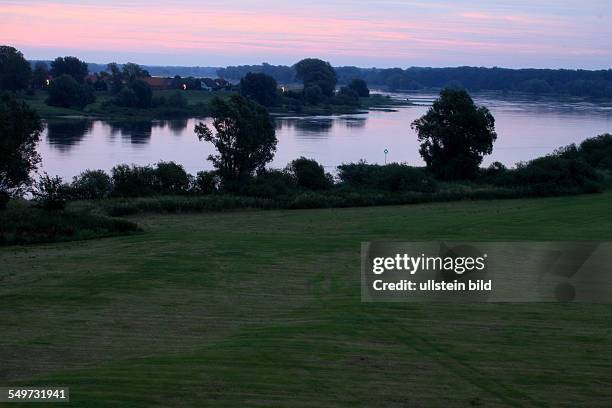 Schnackenburg, Blick auf die Elbe im Morgenlicht,Elbtalaue ( Tradition | GERMANY, Schnackenburg Foto