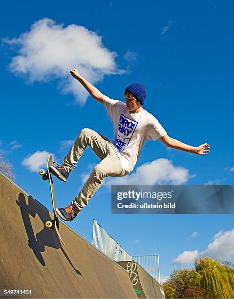 Zwölfjähriger Skater auf Lohserampe in Köln