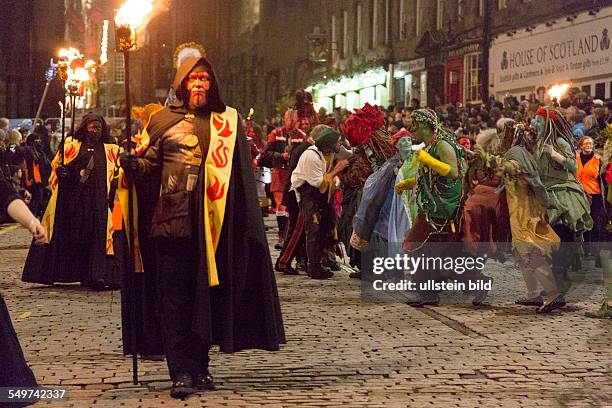 Haloween Parade auf der Royal Mile in der Altstadt von Edinburgh