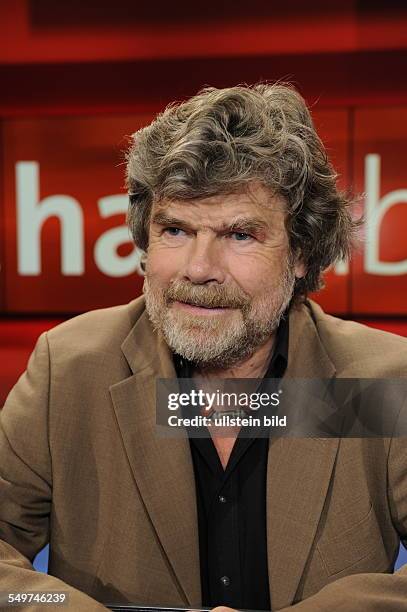 Der Extrem-Bergsteiger, Naturschützer und Bergbauer Reinhold Messner zu Gast in der ARD Talkshow "Hart aber Fair" in Köln.