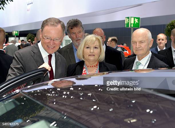 Share-holder meeting of Volkswagen AG, from left: Stephan WEIL , Prime Minister of Lower Saxony, Ursula PIECH , and Ferdinand PIECH , Head of...