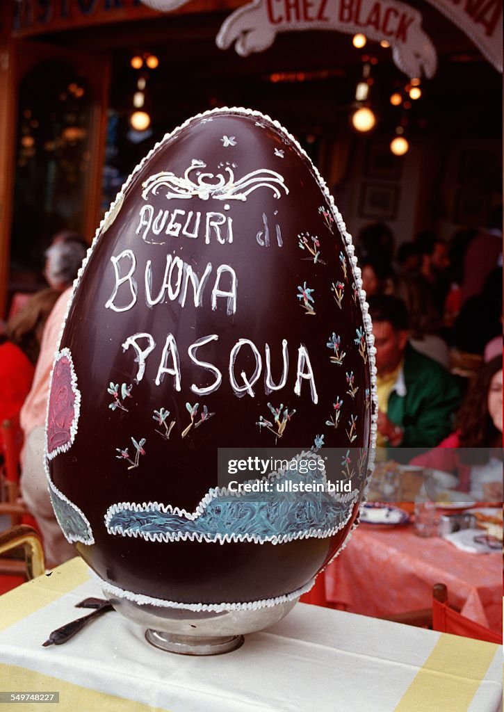 ITA, Italy, Amalfi-Coast, Easter Egg of chocolate