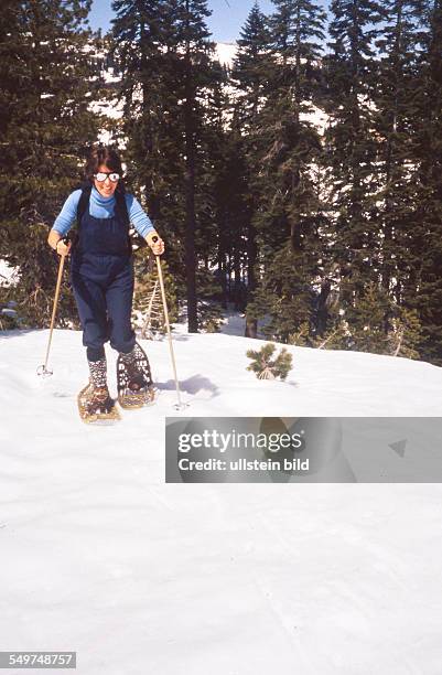 Ca. 1970, Bergwanderung mit Scheeschuhen