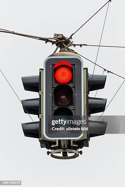 Eine Verkehrsampel mit rotem Licht. Symbolfoto für Halt, Konjunktur, Misserfolg