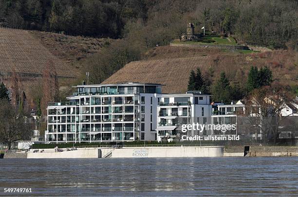 Eigentumswohnanlage am Rheinufer unterhalb des Drachenfels in Bad Honnef-Rhöndorf bei Bonn