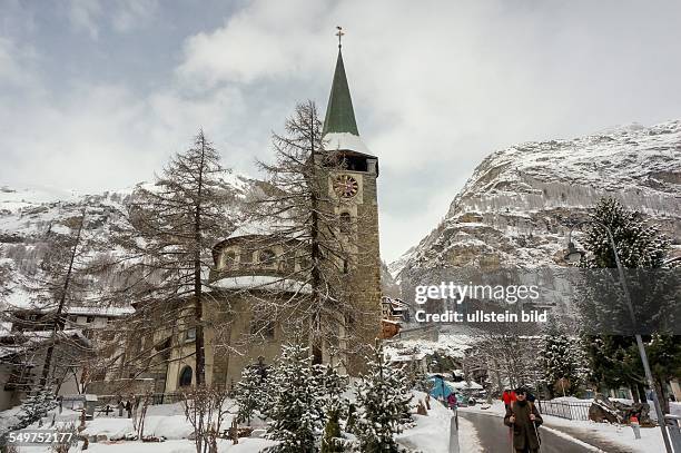 Die Gemeinde Zermatt liegt im obersten Mattertal in der Schweiz auf einer Höhe von circa 1610 Meter am Nordostfuß des Matterhorns und ist ein...