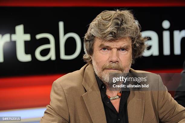 Der Extrem-Bergsteiger, Naturschützer und Bergbauer Reinhold Messner zu Gast in der ARD Talkshow "Hart aber Fair" in Köln.