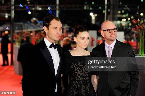 Berlin International Film Festival Berlinale: Jude Law, Rooney Mara and Steven Soderbergh at the premiere of the film "Side Effects"