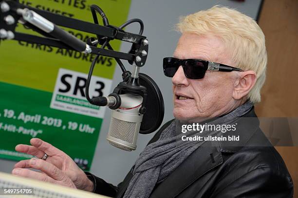 Der deutsche Volksmusiker Heino besucht den Saarländischen Rundfunk und ist Gast in der Sendung "Kiosk" auf SR3 Saarlandwelle. Heino stellt sein...